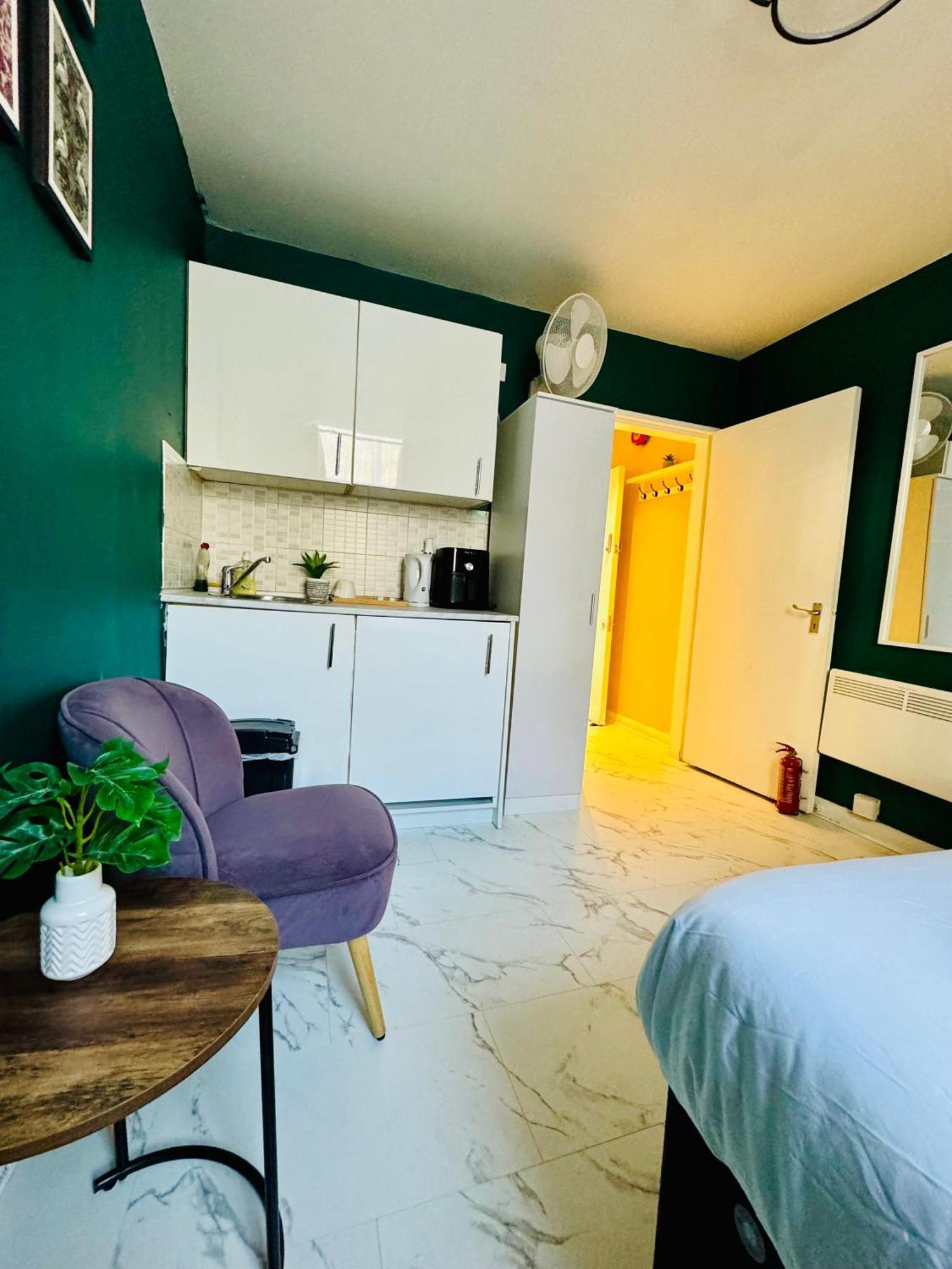 Private Studio Flat In City 1190 Londen Buitenkant foto