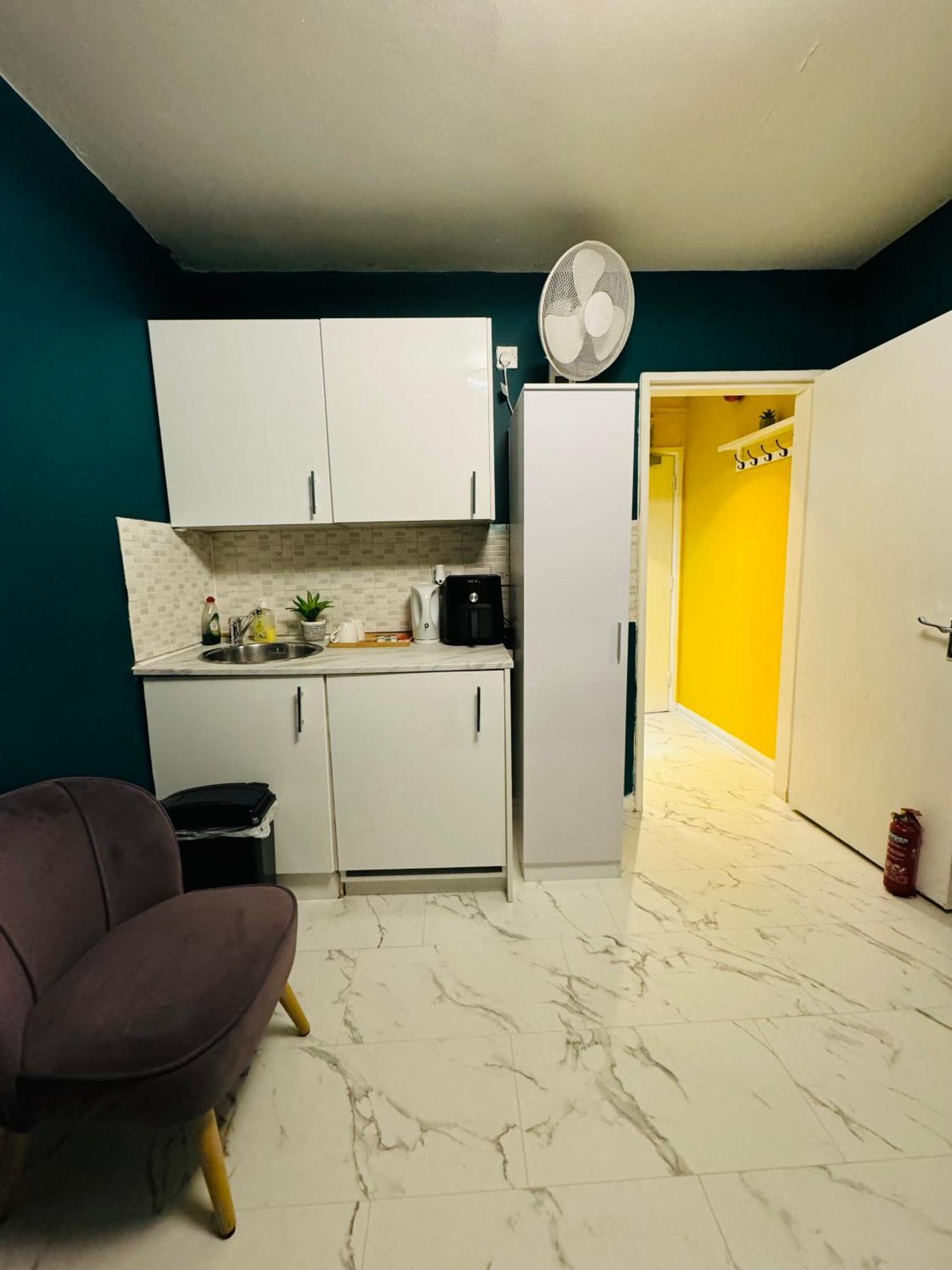 Private Studio Flat In City 1190 Londen Buitenkant foto