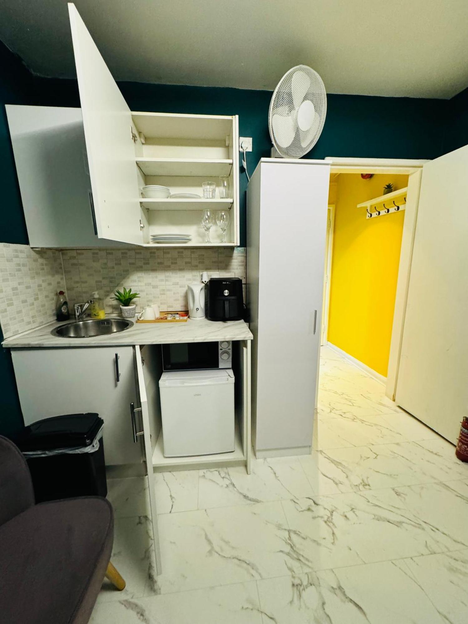 Private Studio Flat In City 1190 Londen Buitenkant foto